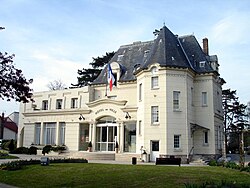 Ermont - Hotel-de-Ville 01